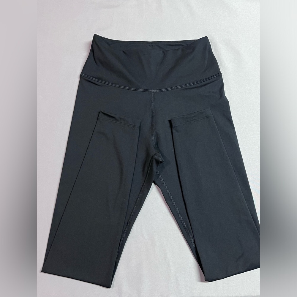 Gap Yoga High Rise Favorite Leggings in Black NWOT - Picture 4 of 6